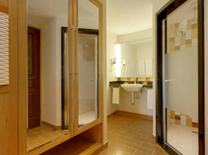 Robinson Camyuva - Adults only