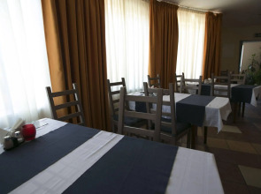 Антис Хаус Юнин