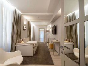 Terrace Pantheon Relais