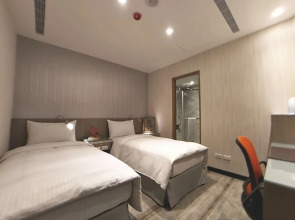 West.inn48 - Self Check-In Hotel