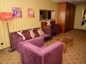 Hotel Golden Lake Resort