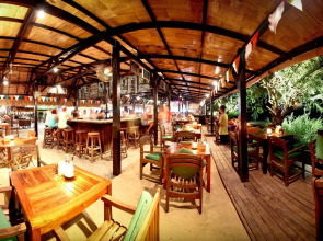 Tír na nÓg Beachfront Resort