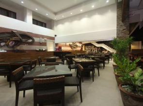 Crown Regency Courtyard Resort