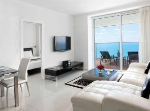 Island Luxurious Suites Hotel