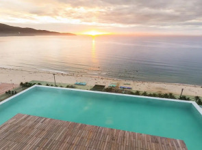 A La Carte Da Nang Beach