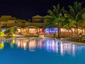 Le Peninsula Bay Beach Resort