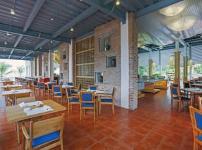 Sandy Beach Non Nuoc Resort