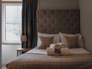 Loch Leven Hotel & Distillery