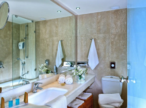 Apollonia Resort & Spa