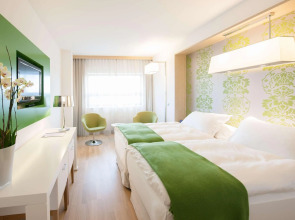 Отель Occidental Praha Five