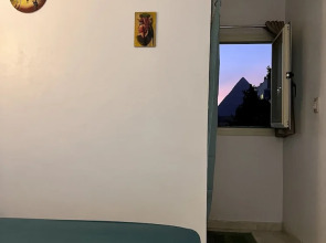 Giza pyramids view Homestay