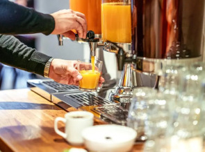 Queen's Hotel by First Hotels