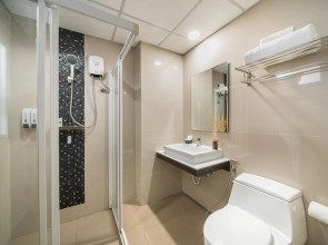 De Botan Srinakarin Hotel & Residence