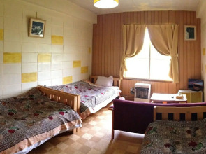 Koshimizu Hana Kotori Youth Hostel