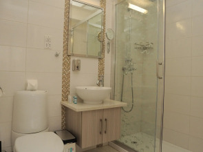 Frixos Suites Hotel Apartments