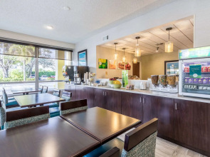 Quality Inn Palm Beach International Airport