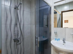 Отель Aura Plaza