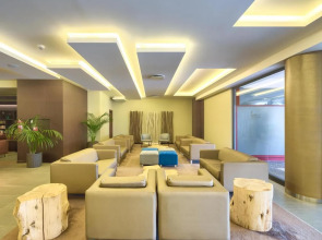 Four Views Monumental Lido