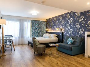 CADET Residence by Collection VESPER