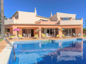 Canavial I & II Apartments