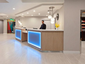 Holiday Inn Express & Suites Hollywood Walk Of Fame