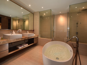 Bella Vista Waterfront Resort