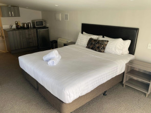 Ramada Suites by Wyndham Queenstown Remarkables Park