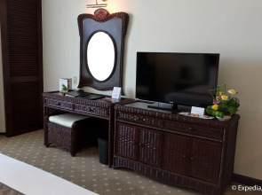 Waterfront Airport Hotel & Casino