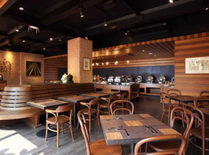 Rambuttri Village Inn & Plaza