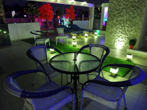 Hotel The Pearl - Newly Renovated in City Centre