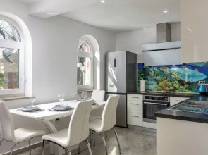 Apartment Ayni With Private Pool