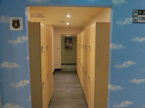 Heybear Capsule Hotel