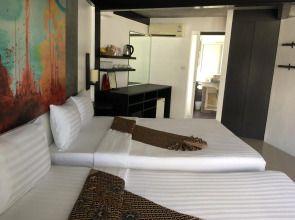 The Front Hotel and Apartment