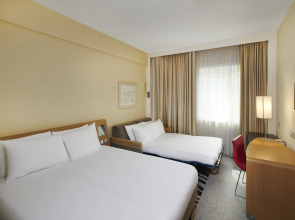 Novotel London West
