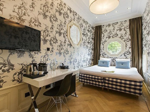 The Amsterdam Canal Hotel