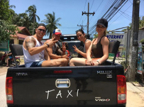 Jungle Hut Bungalows & Hotel