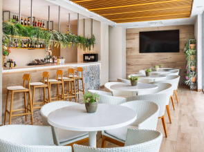 Catalonia Giralda Hotel