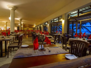 Le Peninsula Bay Beach Resort