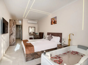 Shadow Pyramids View INN