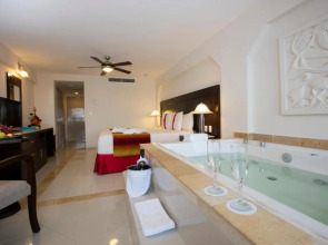 Crown Paradise Club Cancun All Inclusive