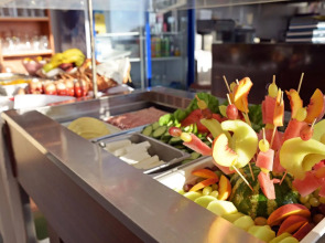 Hillside Studios & Apartments