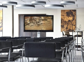 Renaissance Paris Arc de Triomphe Hotel