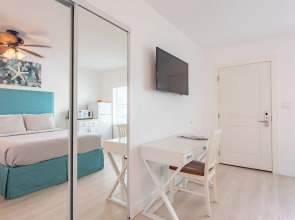 Sea Beach Plaza - Near Jungle Queen Riverboat