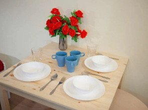 Диван и чемодан на улице Сибиряков-Гвардейцев