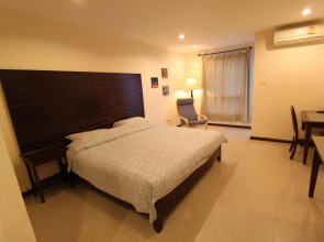 The Royal Bee Apart Hotel