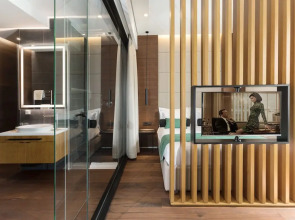 Dominic Smart & Luxury Suites Parliament