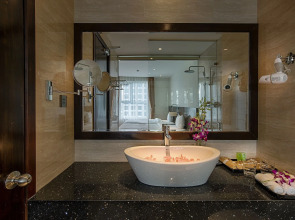 Sofia Suite Hotel Danang