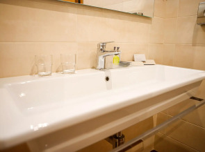 Отель Diplomatic