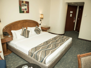 Cherry Maryski Hotel