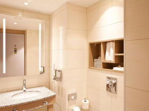 Hampton by Hilton Berlin City East Side Gallery